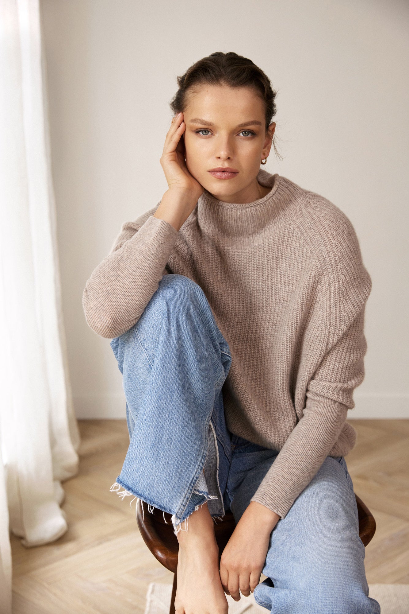 The Cashmere Slouchy Rib Turtleneck in Affogato