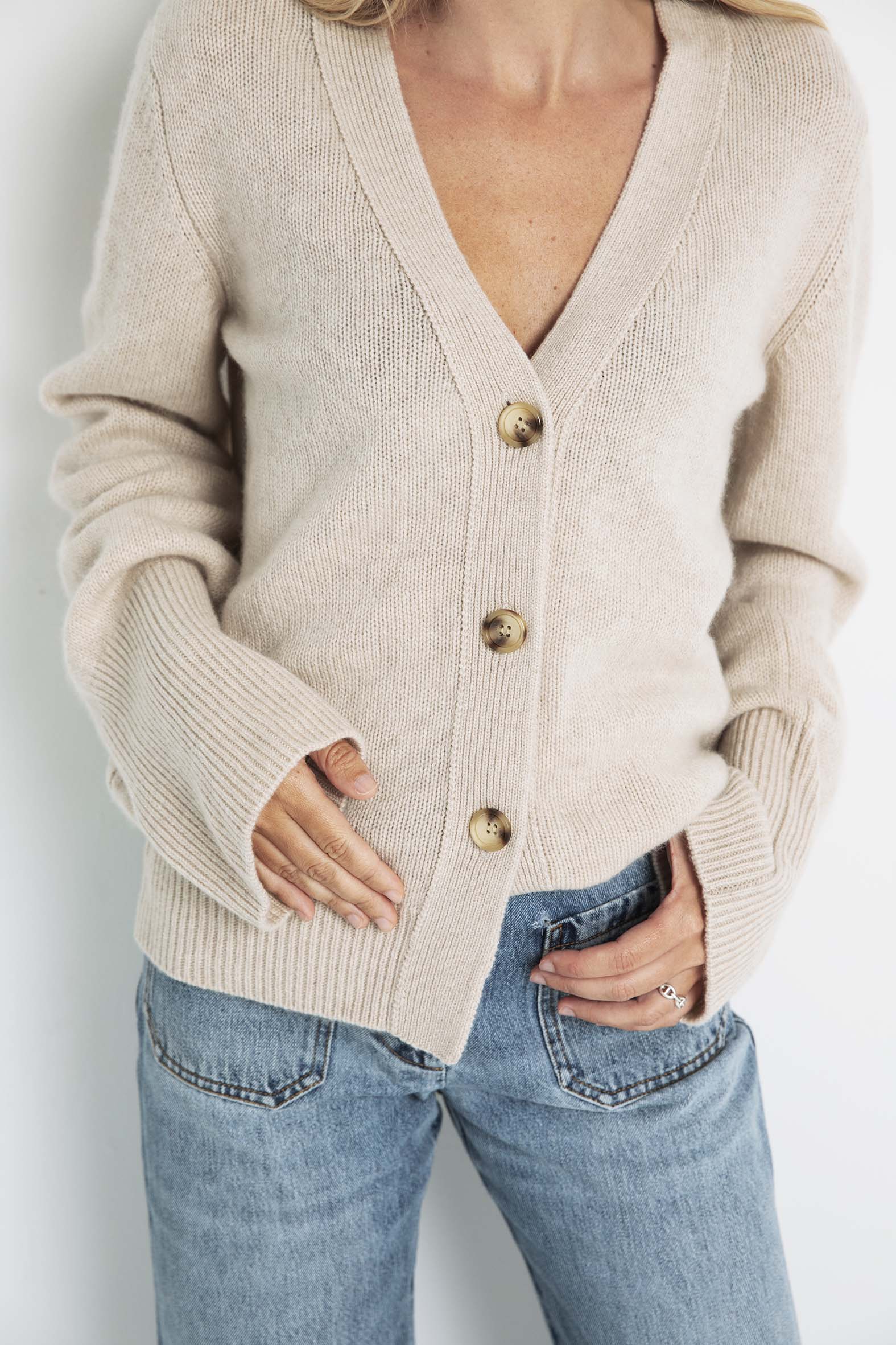 The Relaxed Cashmere Cardigan in Sandstone