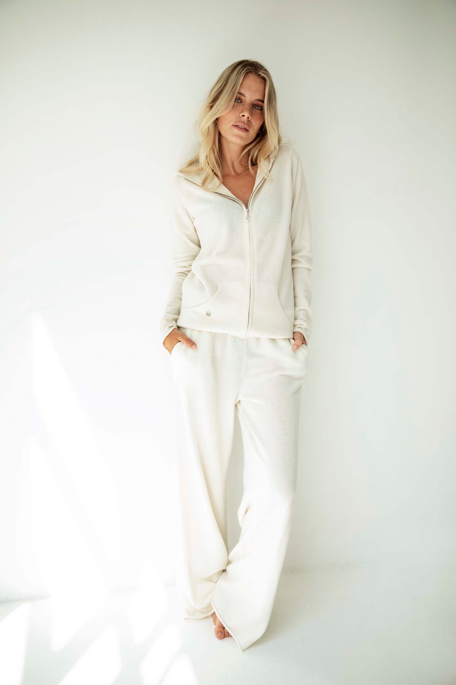 The Cashmere Trousers in Snow Peak