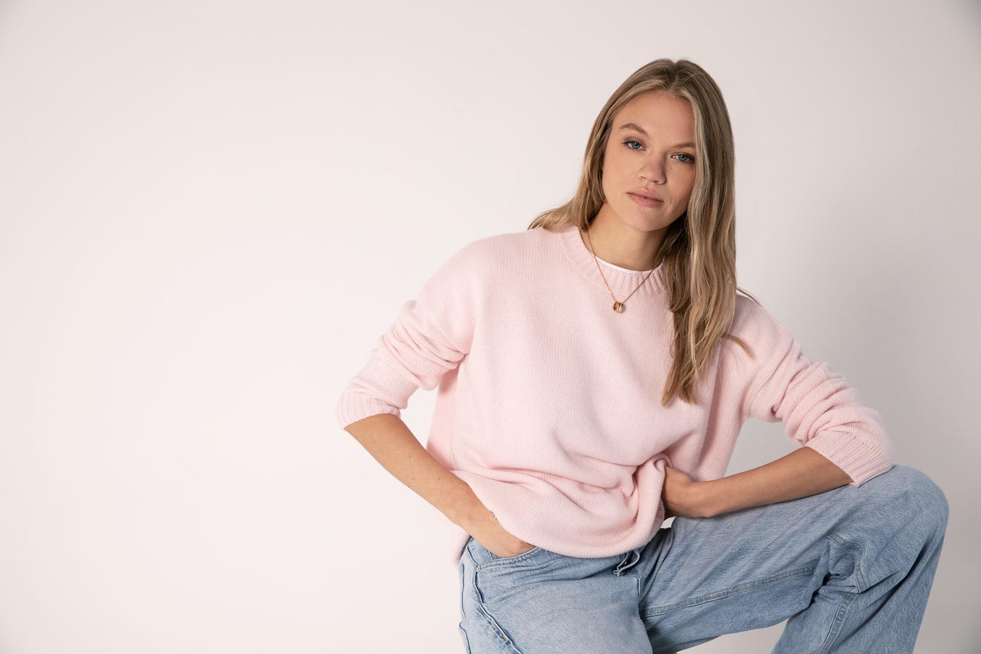 The Cashmere Chunky Crew in Pink Shell