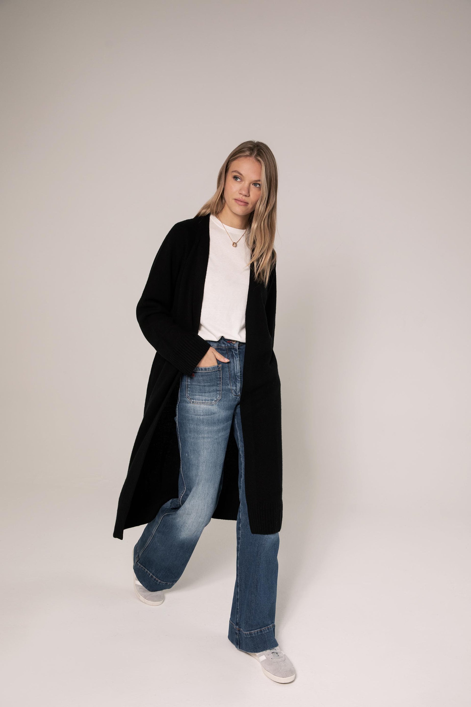 The Cashmere Long Cardigan in Black