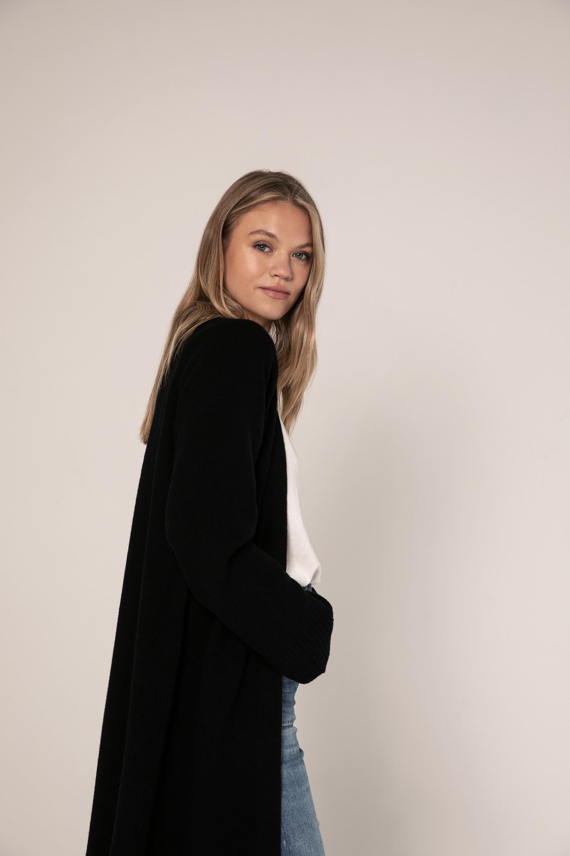 The Cashmere Long Cardigan in Black