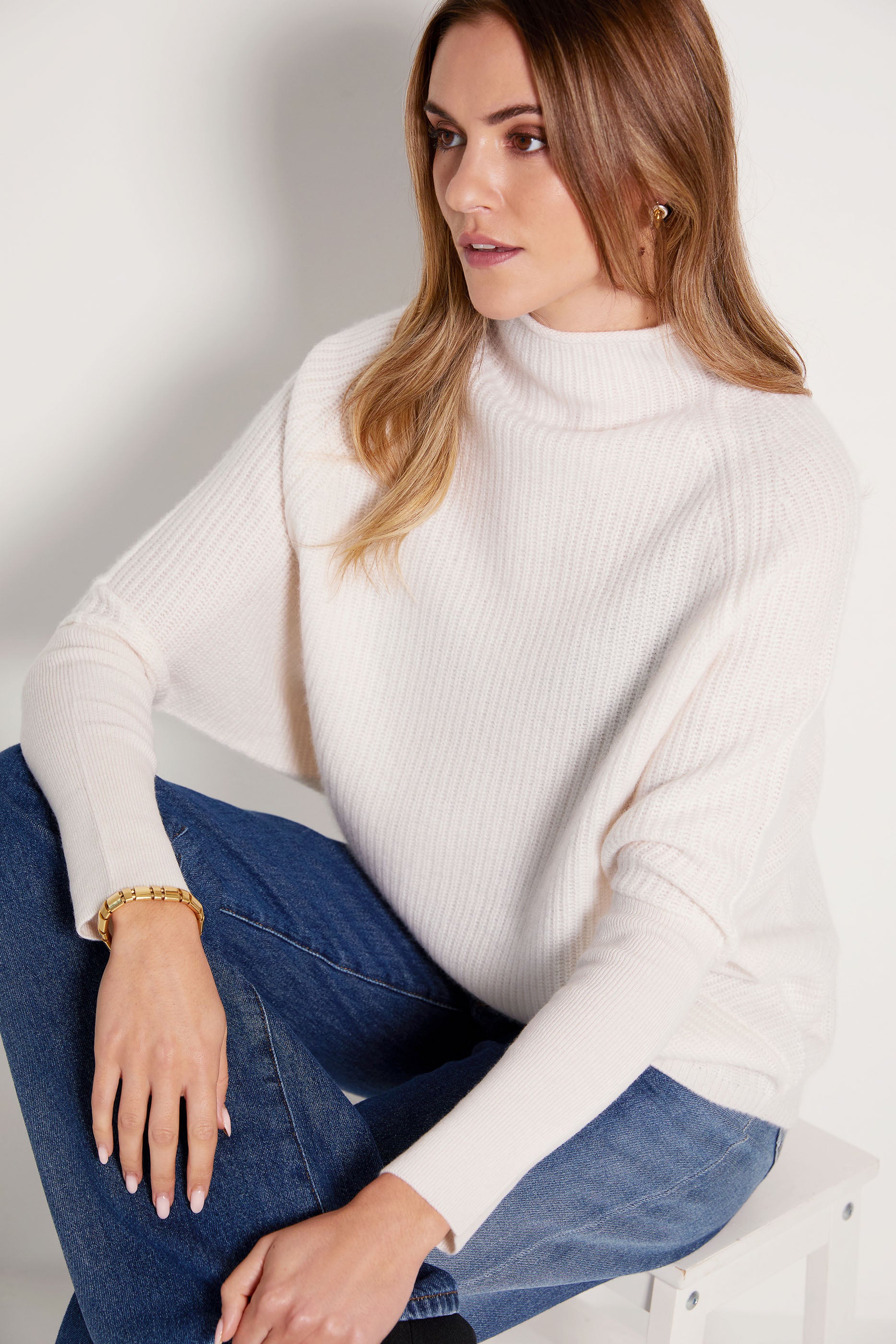 The Cashmere Slouchy Rib Turtleneck in White