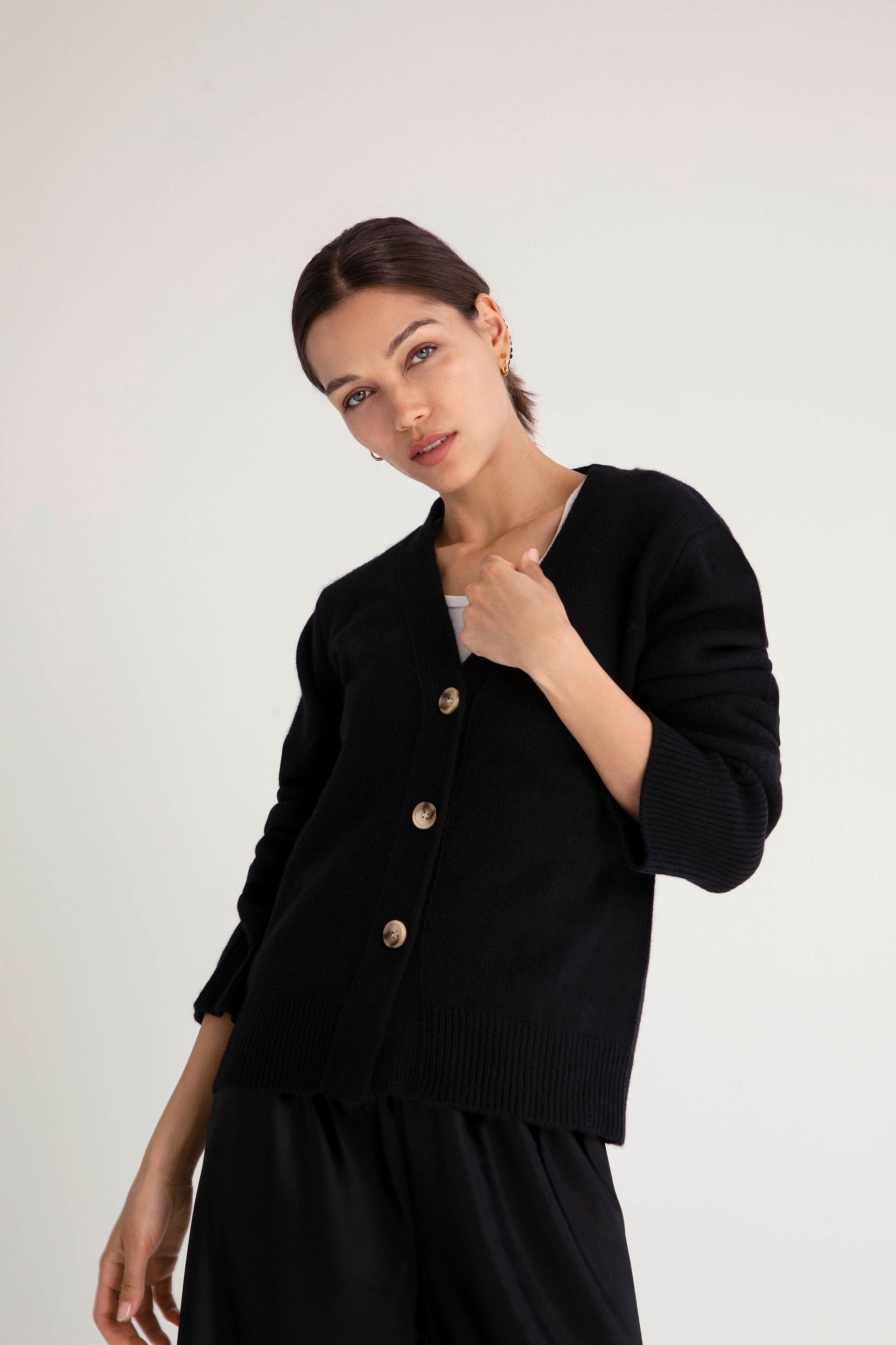 The Relaxed Cashmere Cardigan in Black