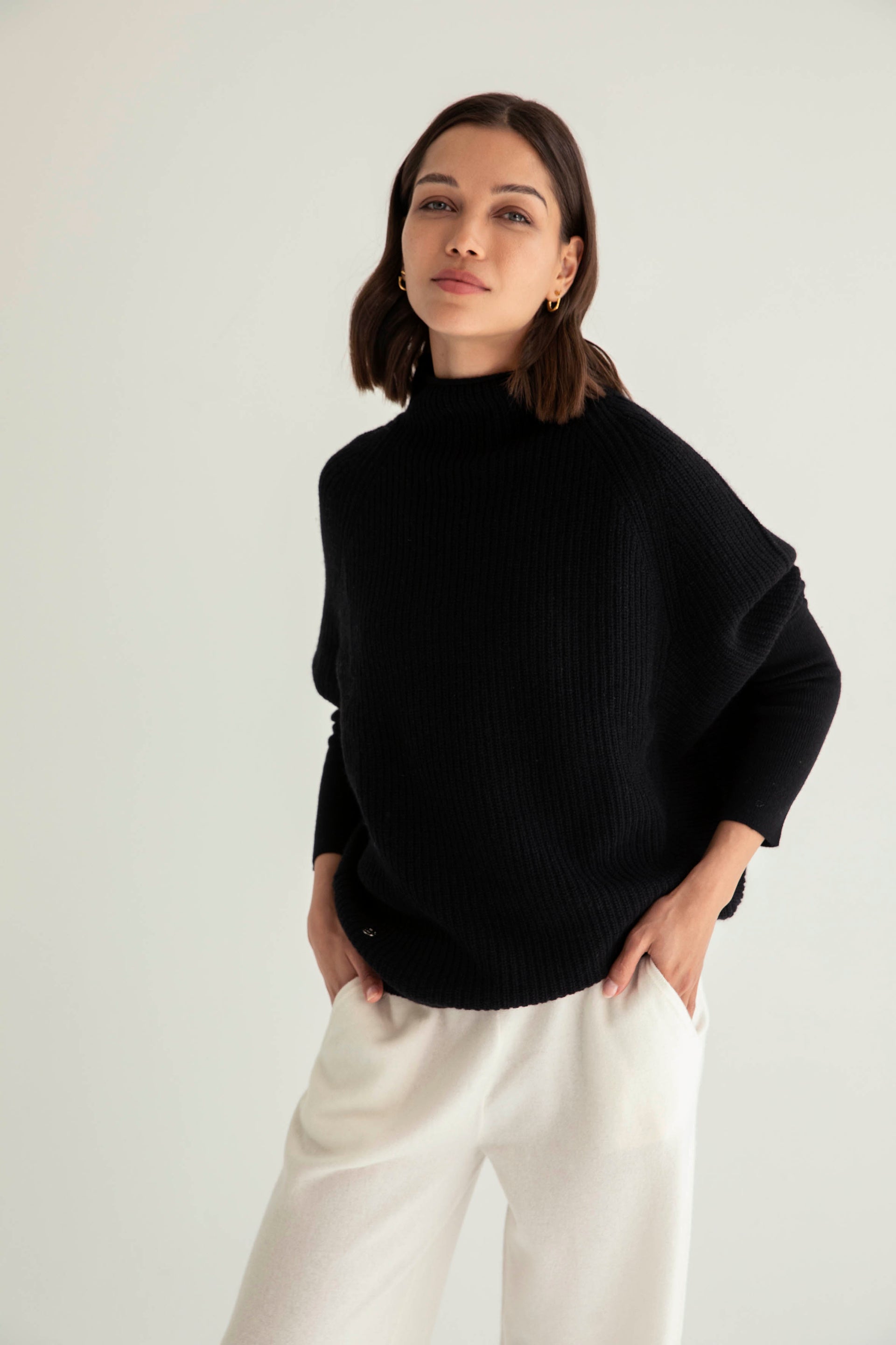 The Cashmere Slouchy Rib Turtleneck in Black