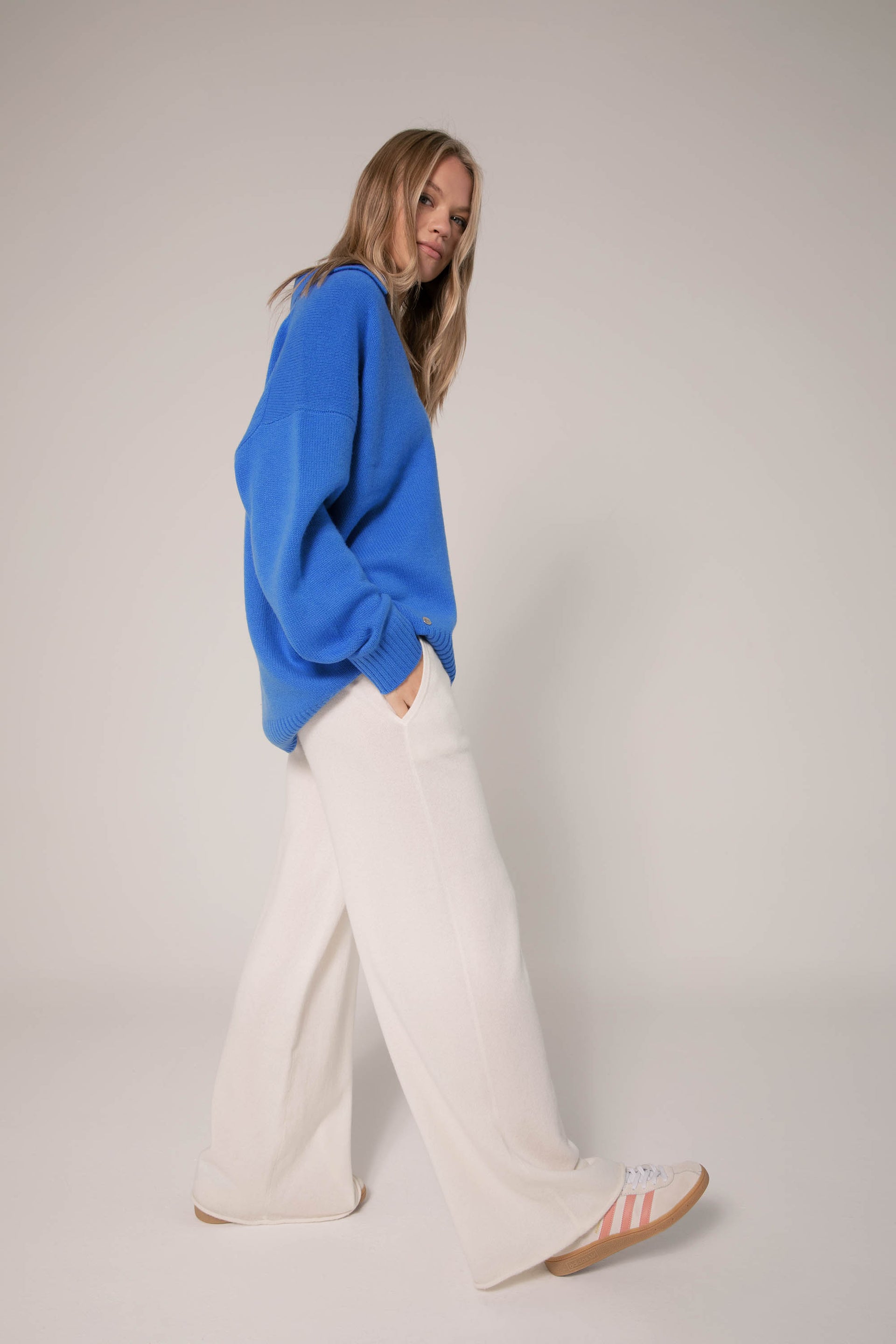 The Cashmere Collar Sweater in Forget me Not