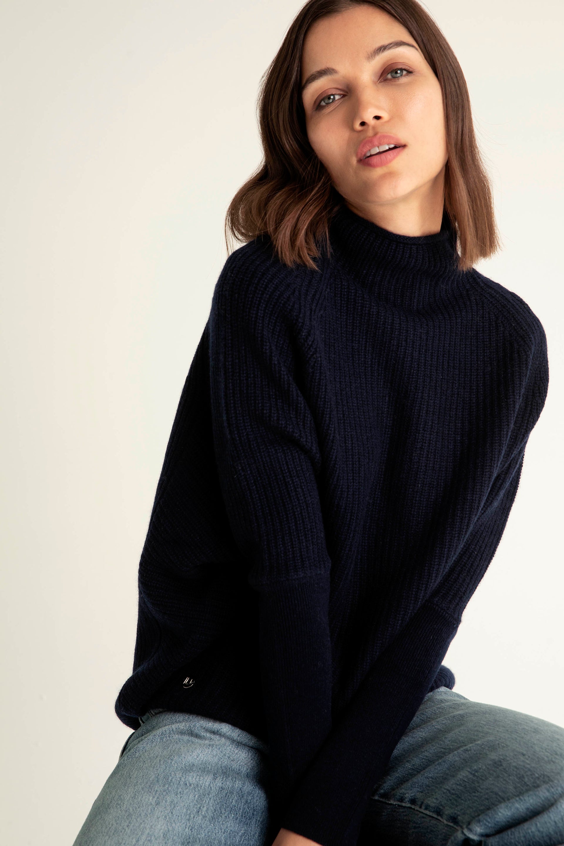 The Cashmere Slouchy Rib Turtleneck in Navy