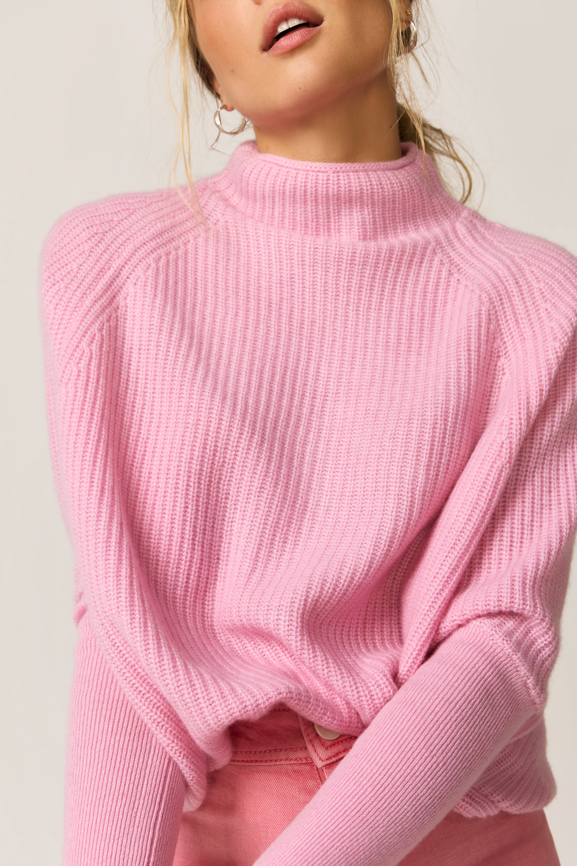 The Cashmere Slouchy Rib Turtleneck Begonia