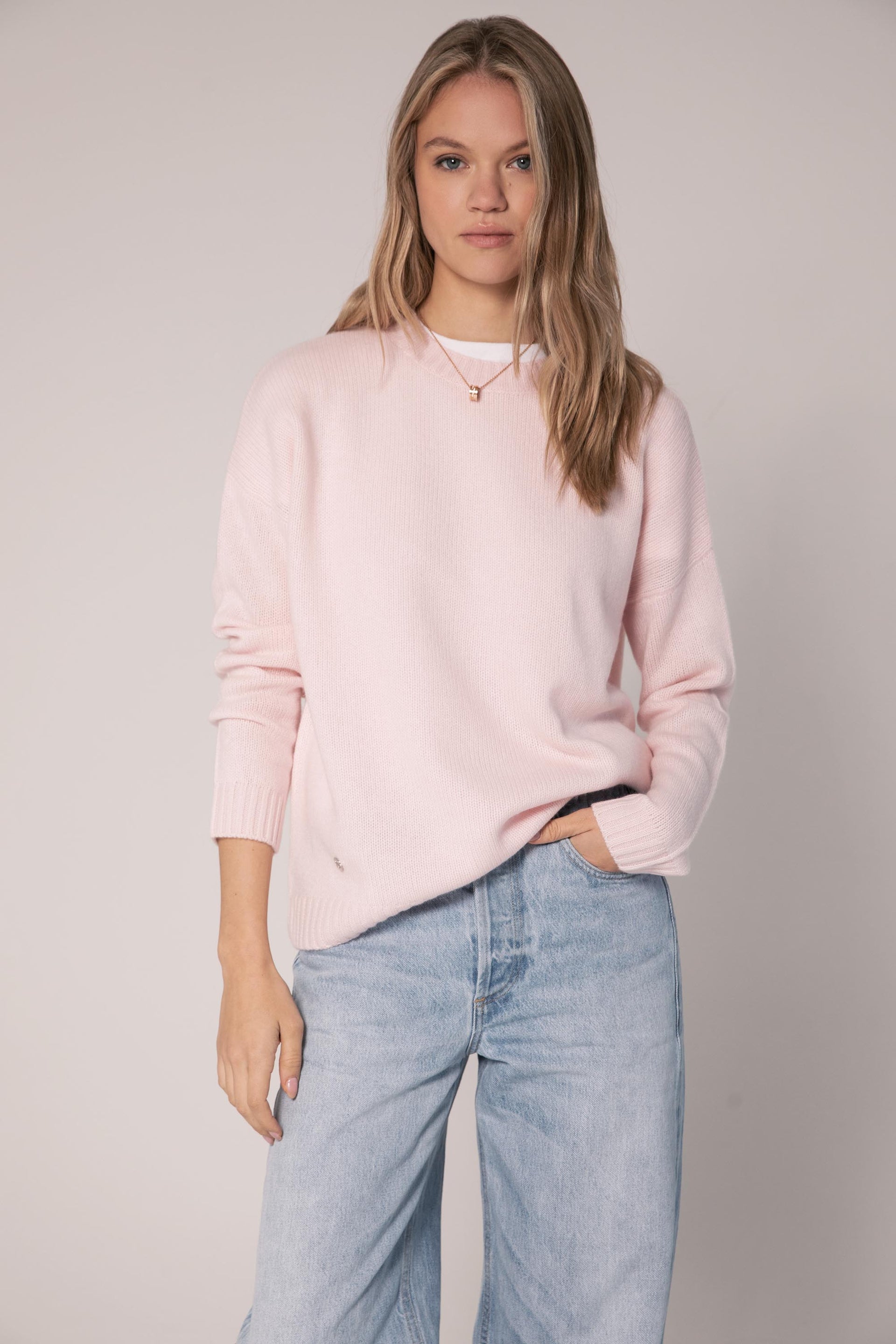 The Cashmere Chunky Crew in Pink Shell